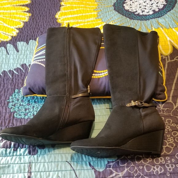 Boots - Picture 2 of 3